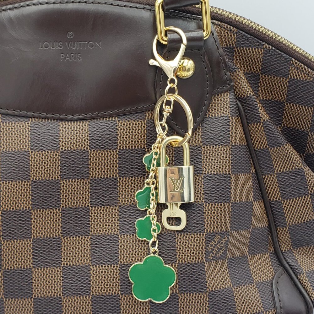LV Authentic Gold Padlock 🔒 Key Set w/ Unbranded Flower Keychain Charm - Picture 3 of 13